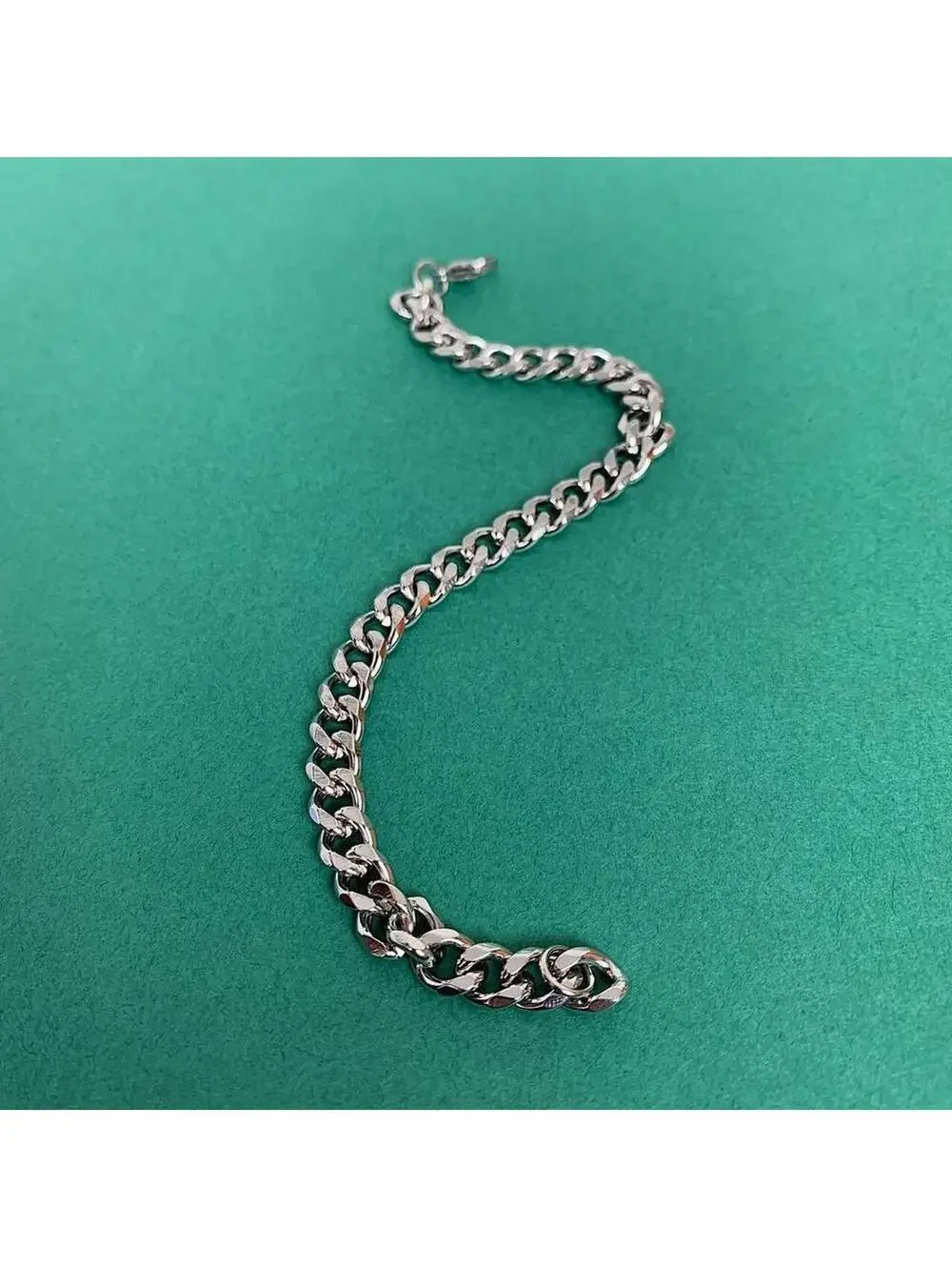 Y2k Vintage style Silver color Cuban Link bracelet. Cool design. Nice quality